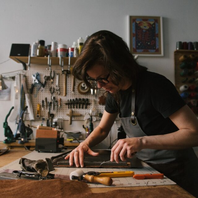 L'artiste Caroline Letang dans son atelier de la Grover sur la rue Parthenais.