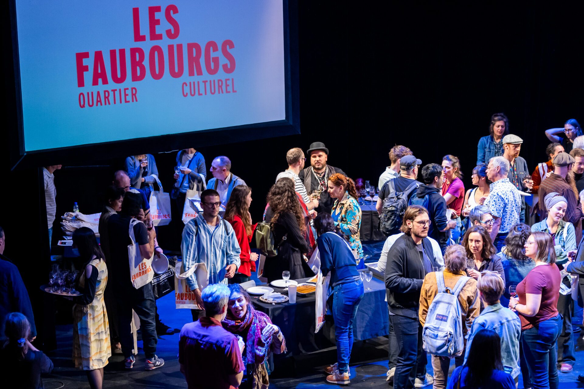 foule-au-lancement-du-quartier-culturel